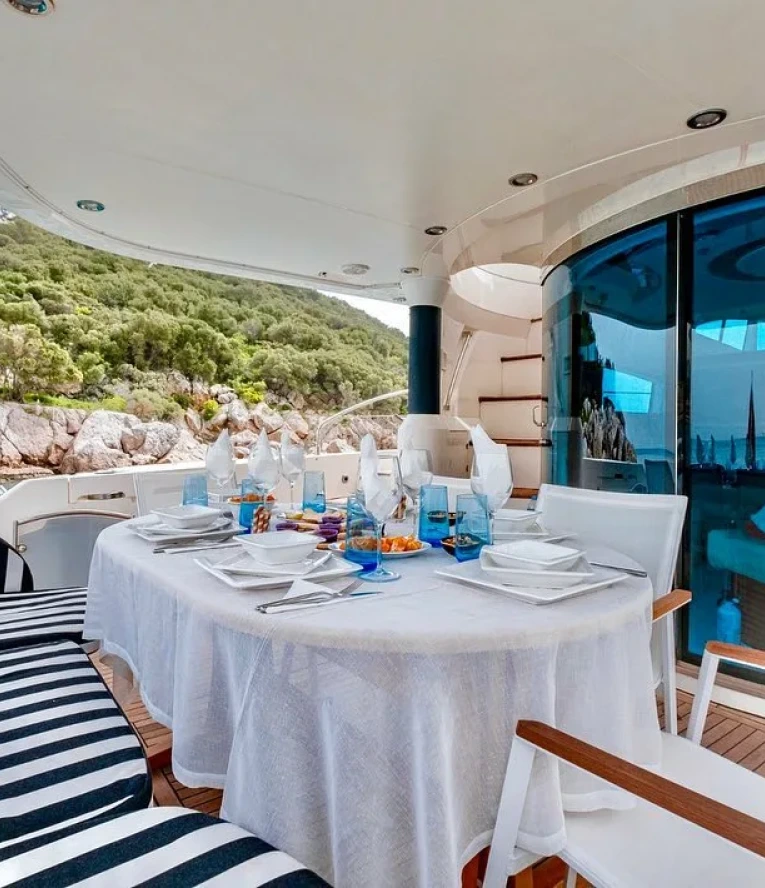 boat restaurant booking